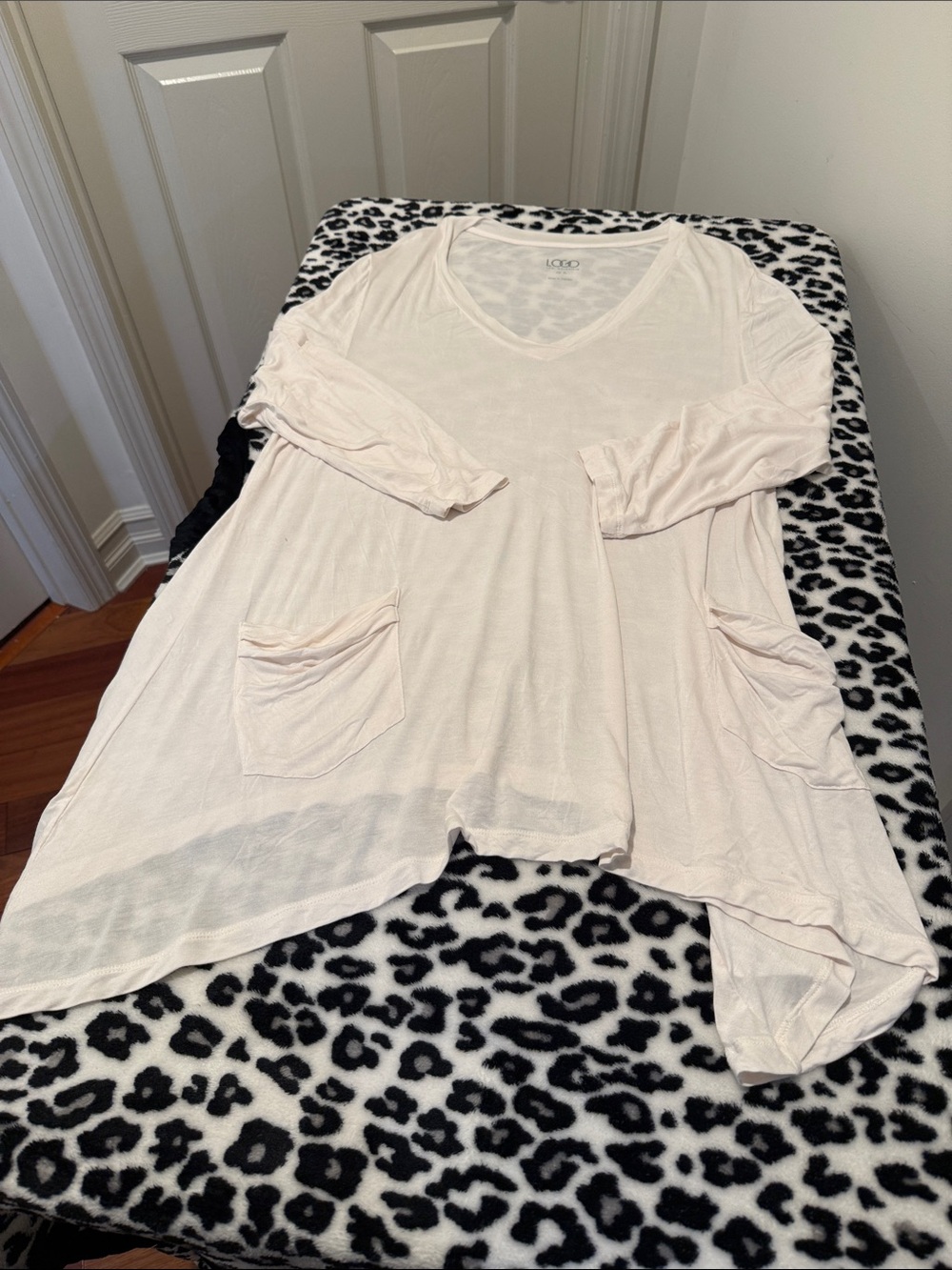 NWOT LOGO Lori Goldstein Soft Off WHT V-Neck Pocket Tunic Asymmetrical Hem XL - Picture 6 of 10